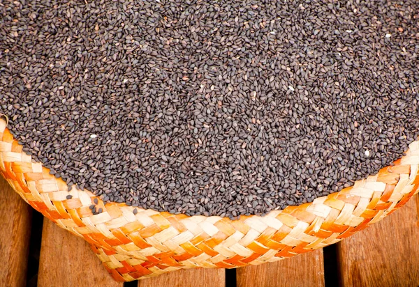 Black sesame seed in bamboo basket — Stock Photo, Image