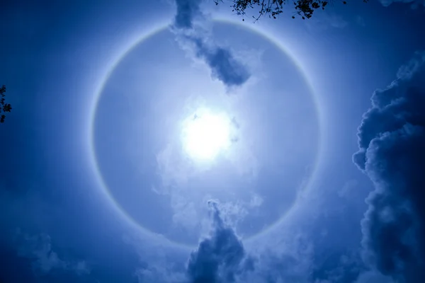 正午の太陽のコロナ — ストック写真