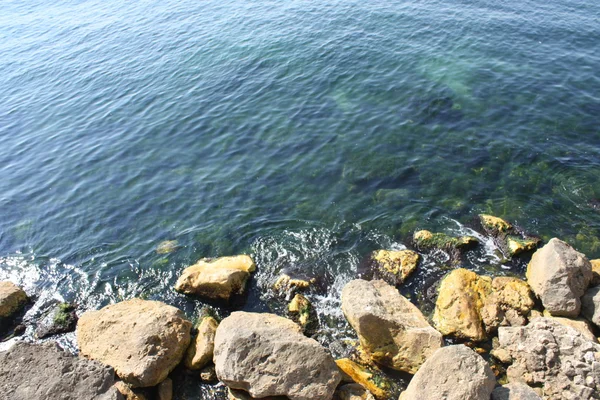 Steine auf einem Meer — Stockfoto