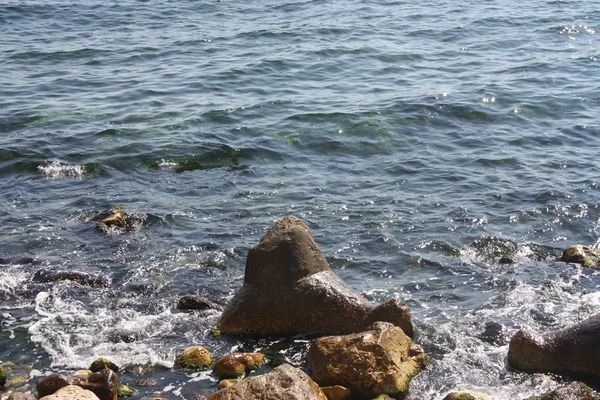 Pedras em um mar — Fotografia de Stock