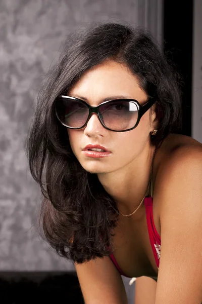 Piękna panienka w eleganckie okulary — Zdjęcie stockowe