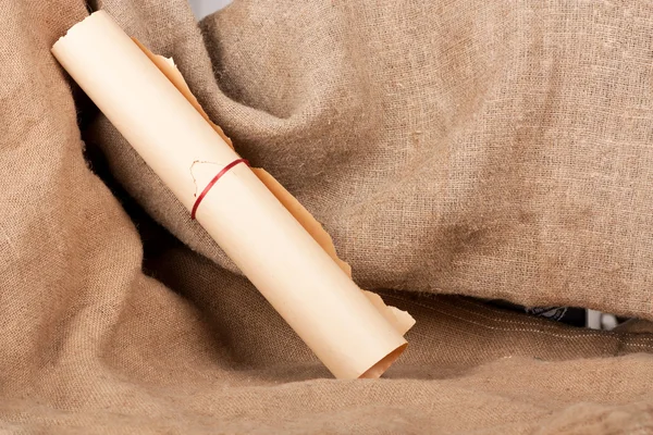 Винтажный бумажный свиток — стоковое фото