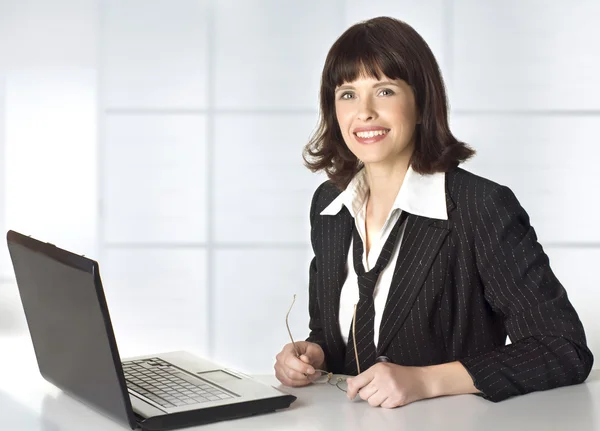 Business woman spectacled works with a laptop — Stock Photo, Image