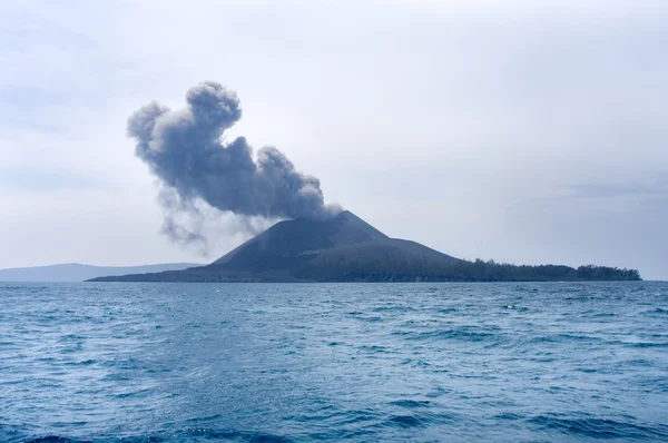 Erupción del volcán. Anak Krakatau —  Fotos de Stock