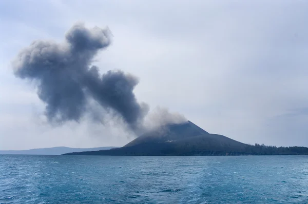 화산 분화입니다. 아낙 krakatau — 스톡 사진