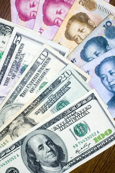 Dolar usa vs rmb chiński kryzysu gospodarczego na świecie — Zdjęcie stockowe
