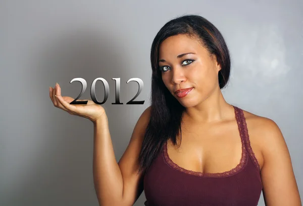 Belle femme multiraciale avec "2012" à la main — Photo