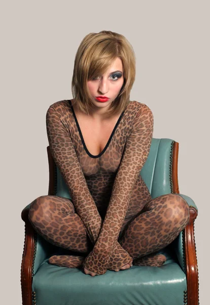 Linda loira vestindo leopardo Bodysuit (2 ) — Fotografia de Stock