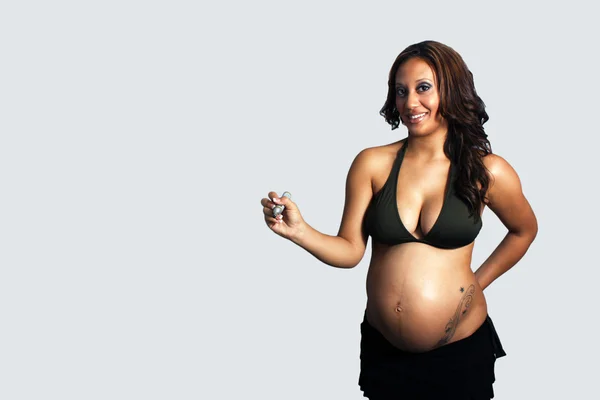 Belle jeune femme enceinte avec un marqueur lourd (2 ) — Photo