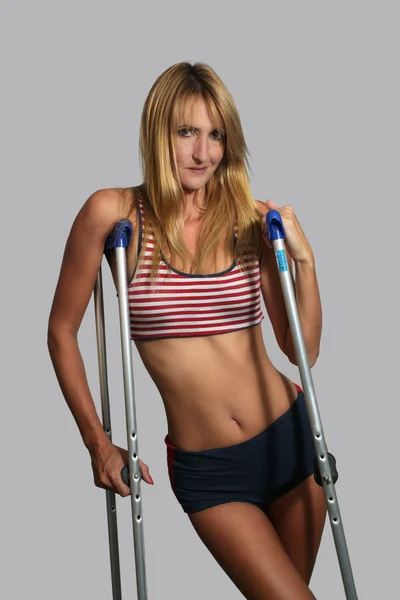 Beautiful Blonde Athlete on Crutches (1) — Stock Photo, Image