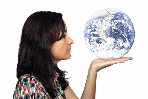 Schöne Brünette mit einem stilisierten Globus — Stockfoto