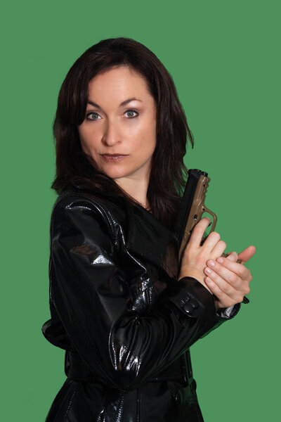 Брюнетка с пистолетом (3)
)