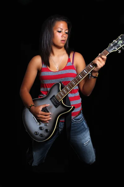 Härlig tonåring flicka gitarrist (3) — Stockfoto
