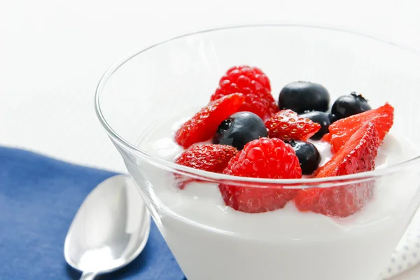 Berries and Yogurt — Stock Photo, Image