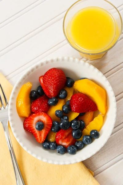 Salada de frutas para café da manhã — Fotografia de Stock