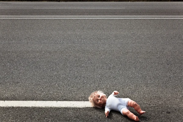 Лялька залишається на шосе Ліцензійні Стокові Зображення