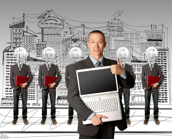 Lâmpada cabeça empresários com laptop — Fotografia de Stock
