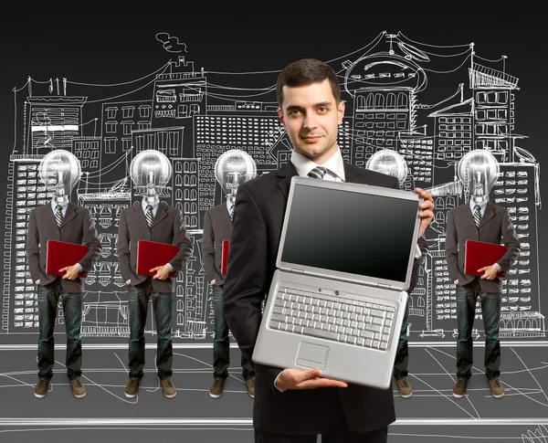 Lampa huvud företagare med laptop — Stockfoto