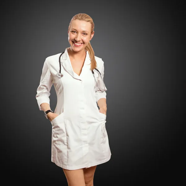 Mladý lékař ženu s stetoskop — Stock fotografie