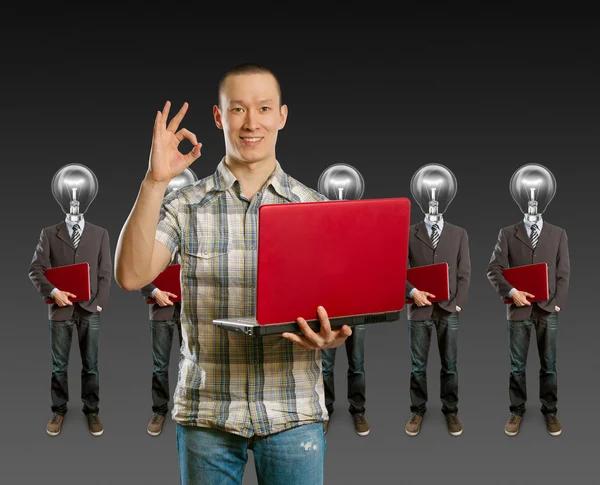 Tête de lampe hommes d'affaires avec ordinateur portable — Photo