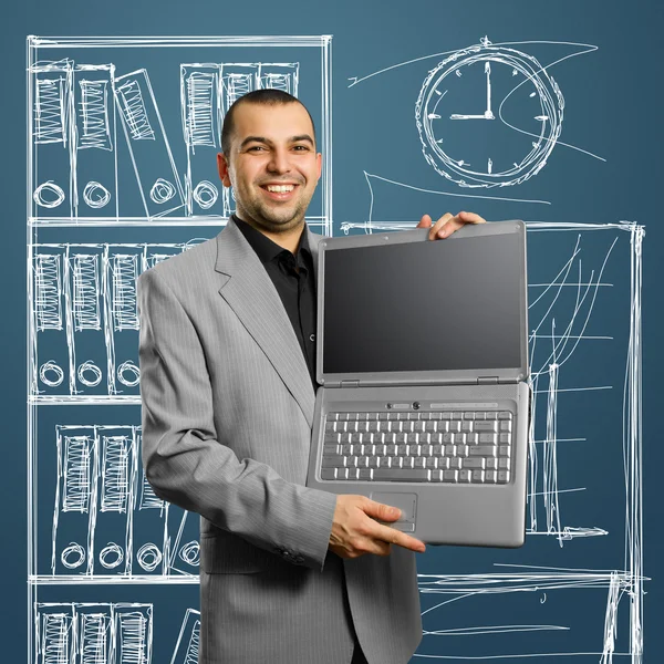 Uomo d'affari con un computer portatile aperto in mano — Foto Stock