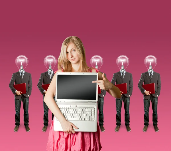 Kadın ve lamba kafa iş adamları ile laptop — Stok fotoğraf