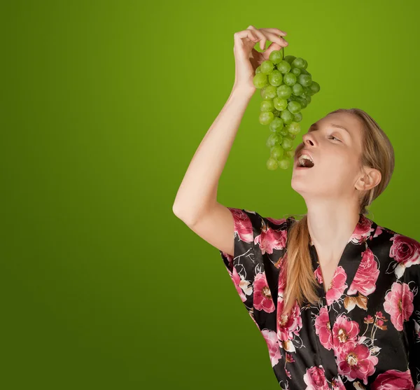 Mujer con uvas — Foto de Stock