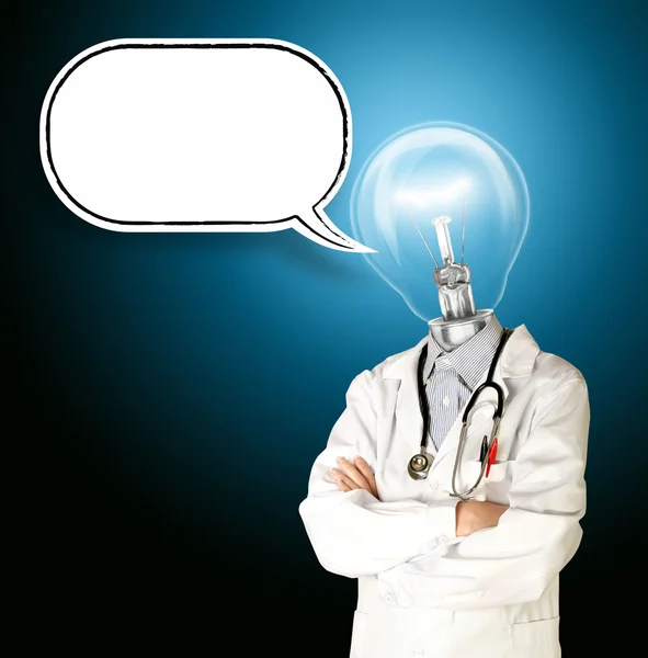 Doutor com cabeça de lâmpada e bolha de quadrinhos — Fotografia de Stock