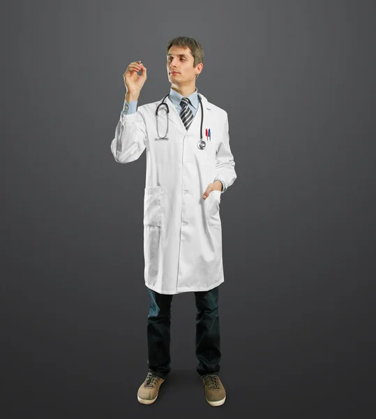 의사 뭔가 쓰는 남자 — 스톡 사진