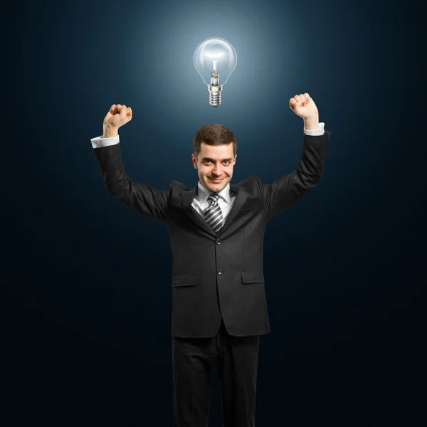 Lamp-hoofd zakenman met handen omhoog — Stockfoto