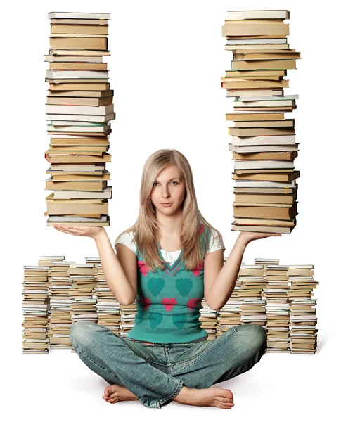 Vrouw in lotus pose met vele boeken in haar handen — Stockfoto