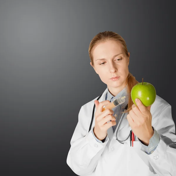 Kobieta naukowiec z jabłkiem — Zdjęcie stockowe