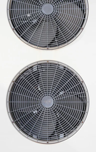 Detalhe da unidade externa da máquina de ar condicionado — Fotografia de Stock