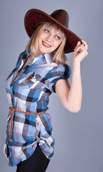 Kovboy şapkalı neşeli kız — Stok fotoğraf