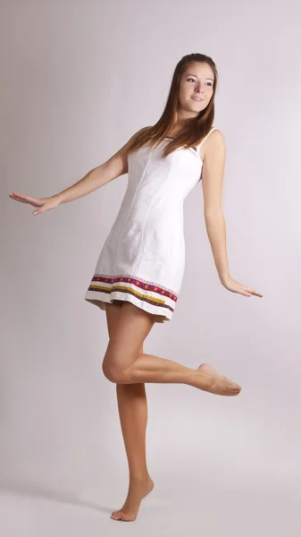 Chica en vestido blanco —  Fotos de Stock