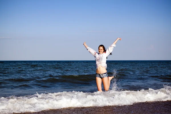 The girl on the shore — Stock Photo, Image