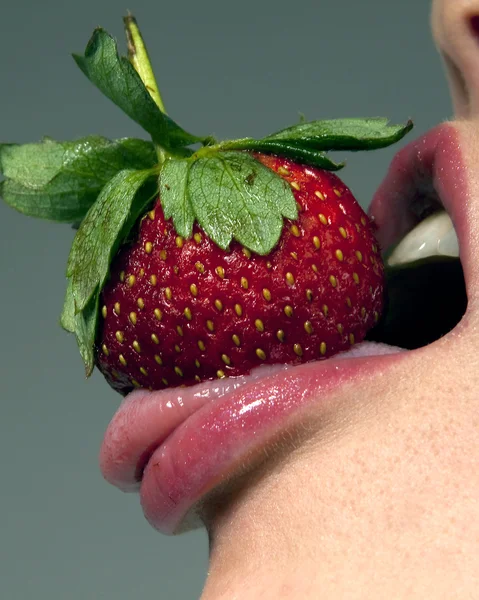 Appetitliche Erdbeere — Stockfoto