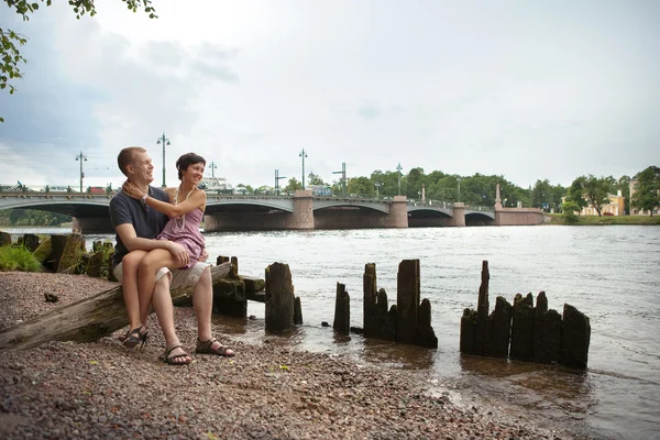 Couple near the river — Stock Photo, Image