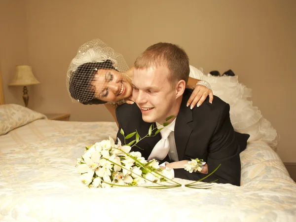 Lyckligt nygifta — Stockfoto