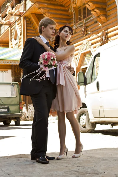 Felizes recém-casados — Fotografia de Stock