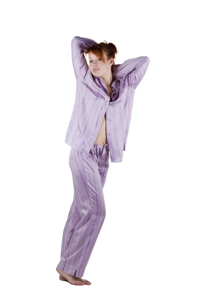 Gri pijama, tam uzunlukta, beyaz arka plan güzel kız — Stok fotoğraf