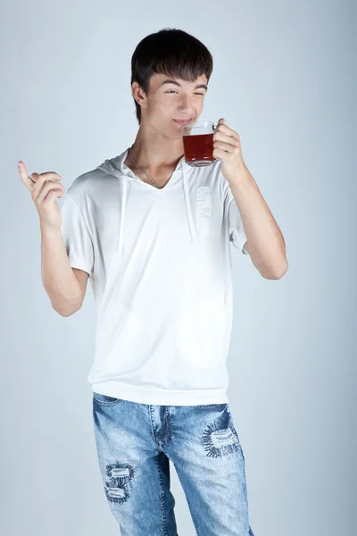 Teenager with a cup of tea — Stock Photo, Image