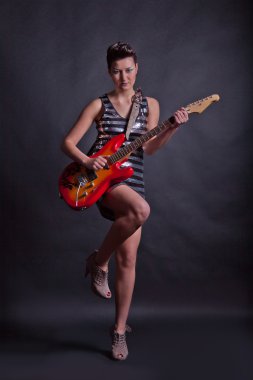 bir gitar rock ile seksi kız