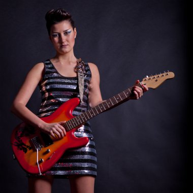 bir gitar rock ile seksi kız