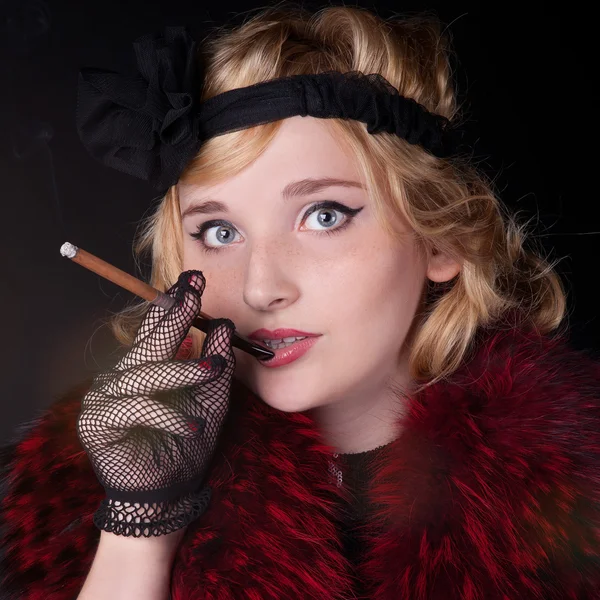 Portrait of a woman in a retro style. Professional makeup in the style of 30s of the 20th century — Stock Photo, Image