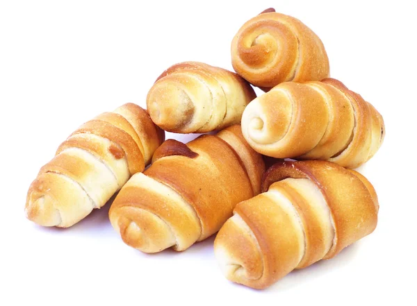 Vynikající čerstvě pečené croissanty na bílém pozadí — Stock fotografie