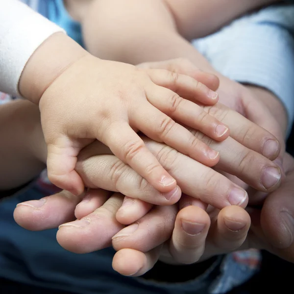 Ręce rodziny — Zdjęcie stockowe