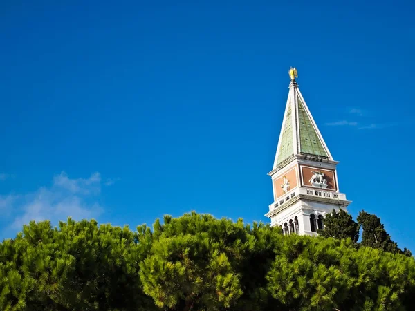 Blå himmel på san marco kyrka, Venedig Italien — Stockfoto