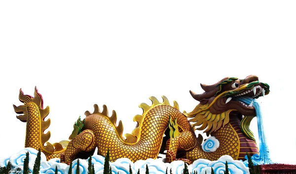 Estátua de dragão agachado com isolado em branco — Fotografia de Stock
