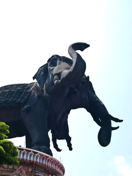 Статус слона в музее Эраван в Таиланде — стоковое фото